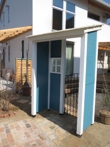 青色のガーデンシェッド