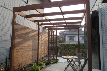囲うパーゴラ